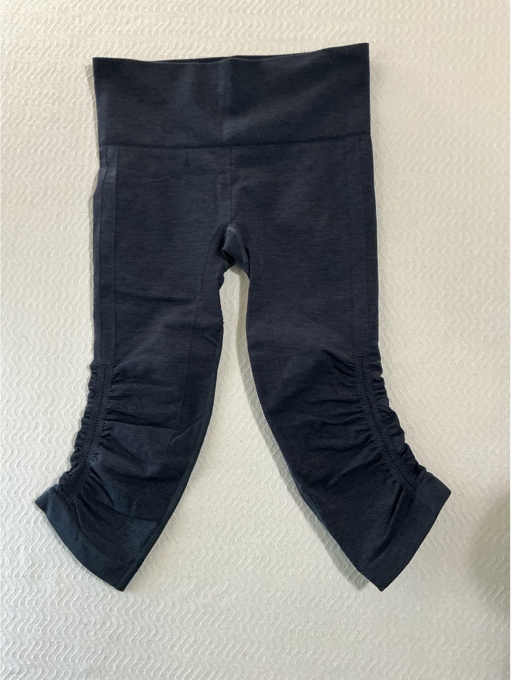 Lululemon Women's Black Ruched Capri Leggings Size 4
